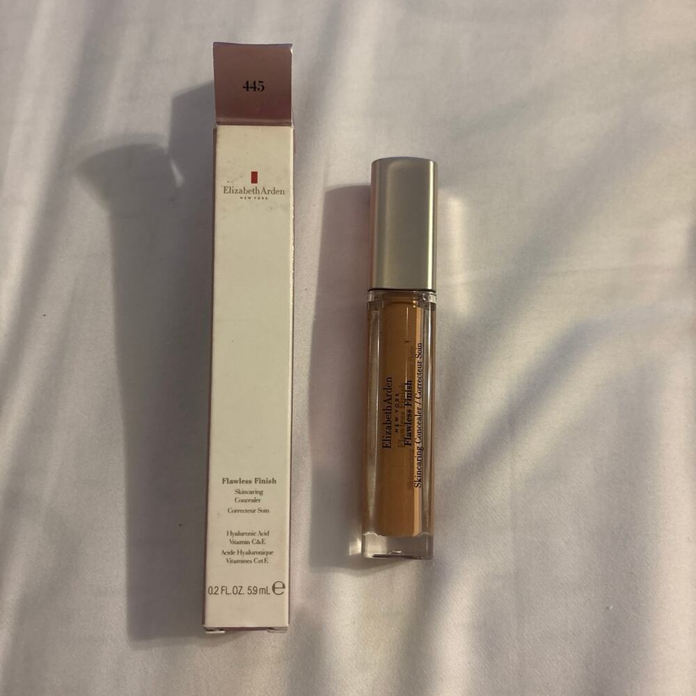 Elizabeth Arden Flawless Finish Skincaring Concealer 445
